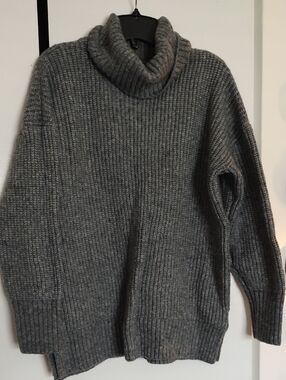 FIRST OFFER! Nine West Charcoal Gray Turtleneck Ribbed Sweater